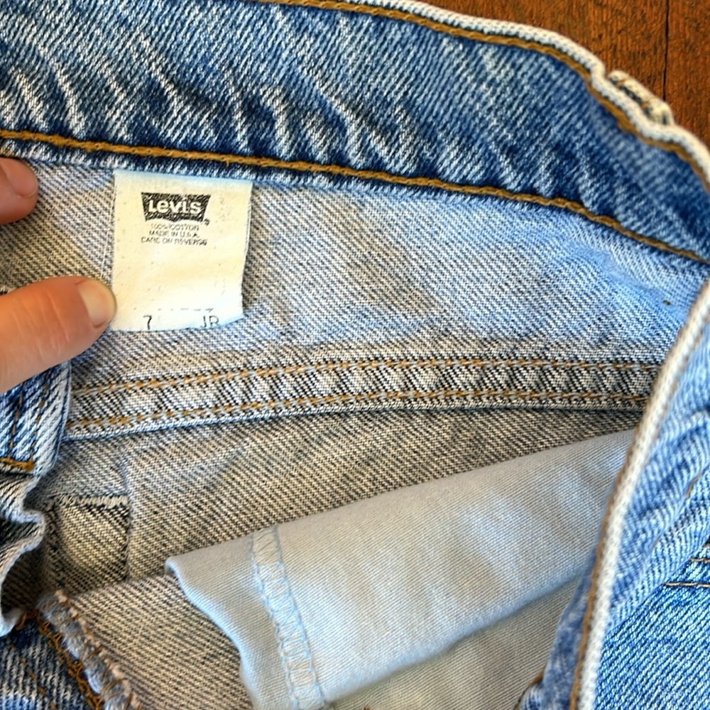 Levi’s Jean Shorts - Picture 4 of 4